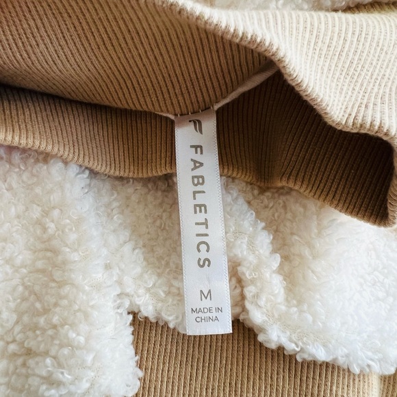 Fabletics Sherpa sweater - Picture 2 of 2